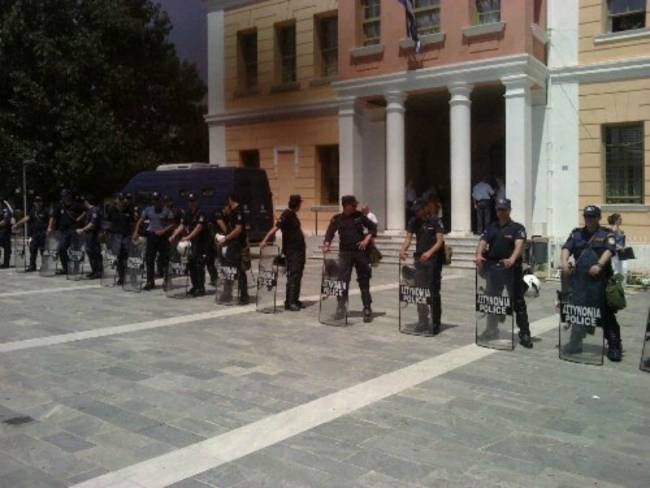 Αθώοι οι επτά από τους οκτώ χρυσαυγίτες για τα επεισόδια στην Βέροια